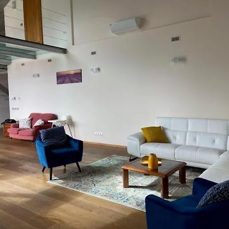 Rogaro Corinna Villa *