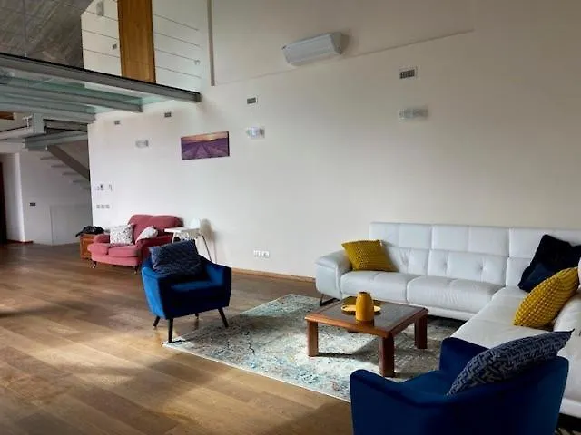 Rogaro Corinna Villa *