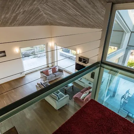 Rogaro Corinna ヴィラ *